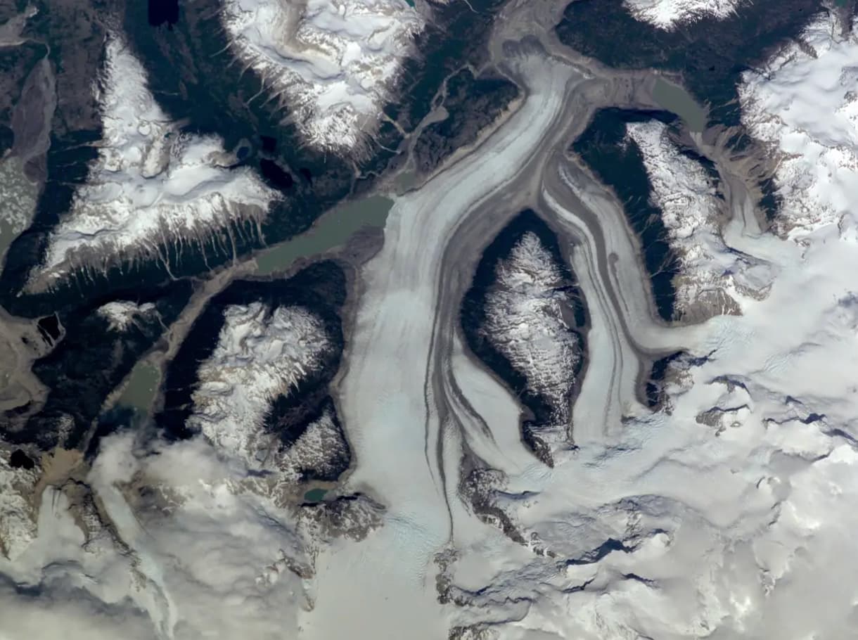 Glaciers lining Chile’s Rio de la Colonia